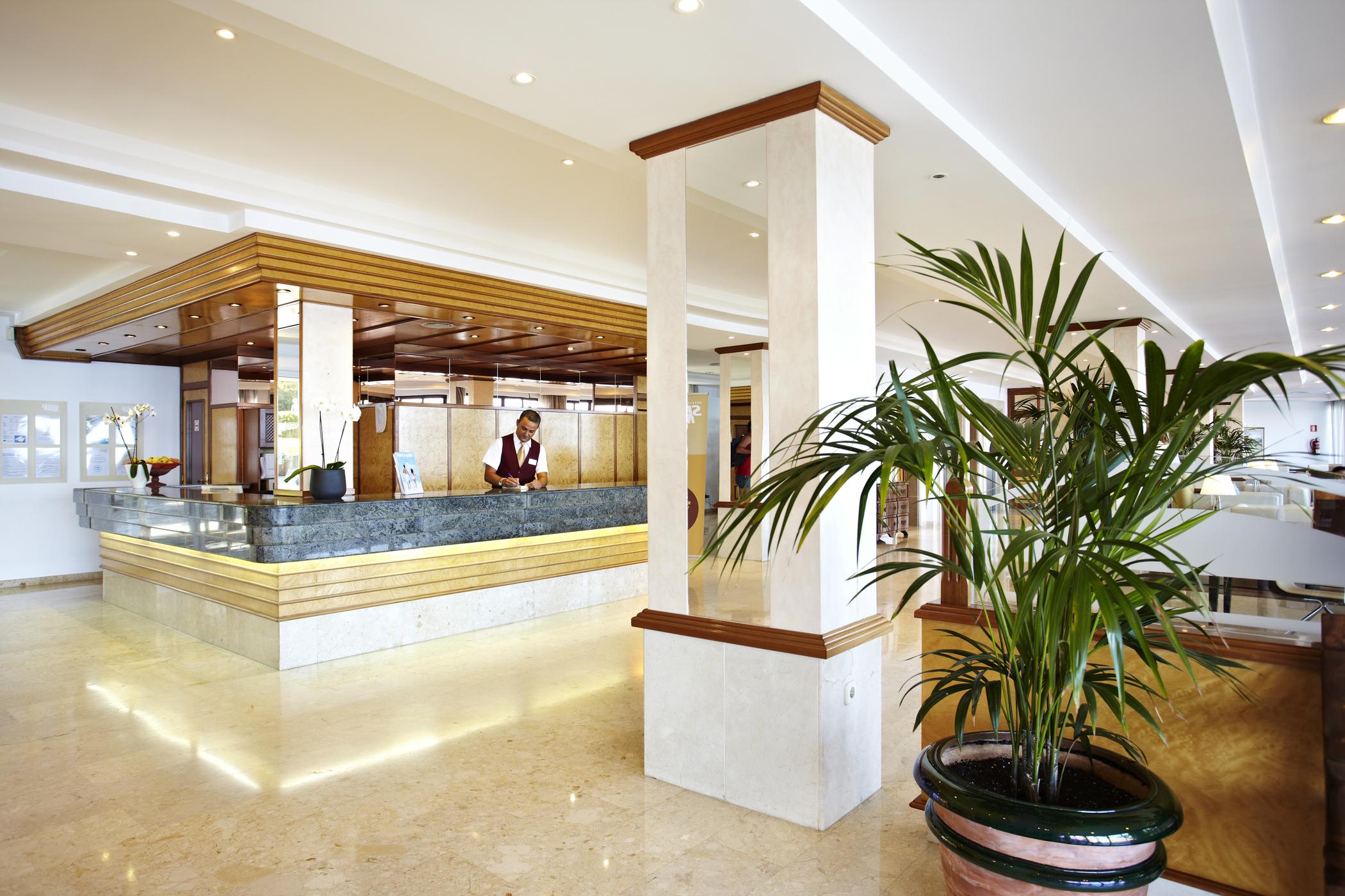 Grupotel Aguait Resort & Spa - Adults Only カラ・ラトハダ エクステリア 写真