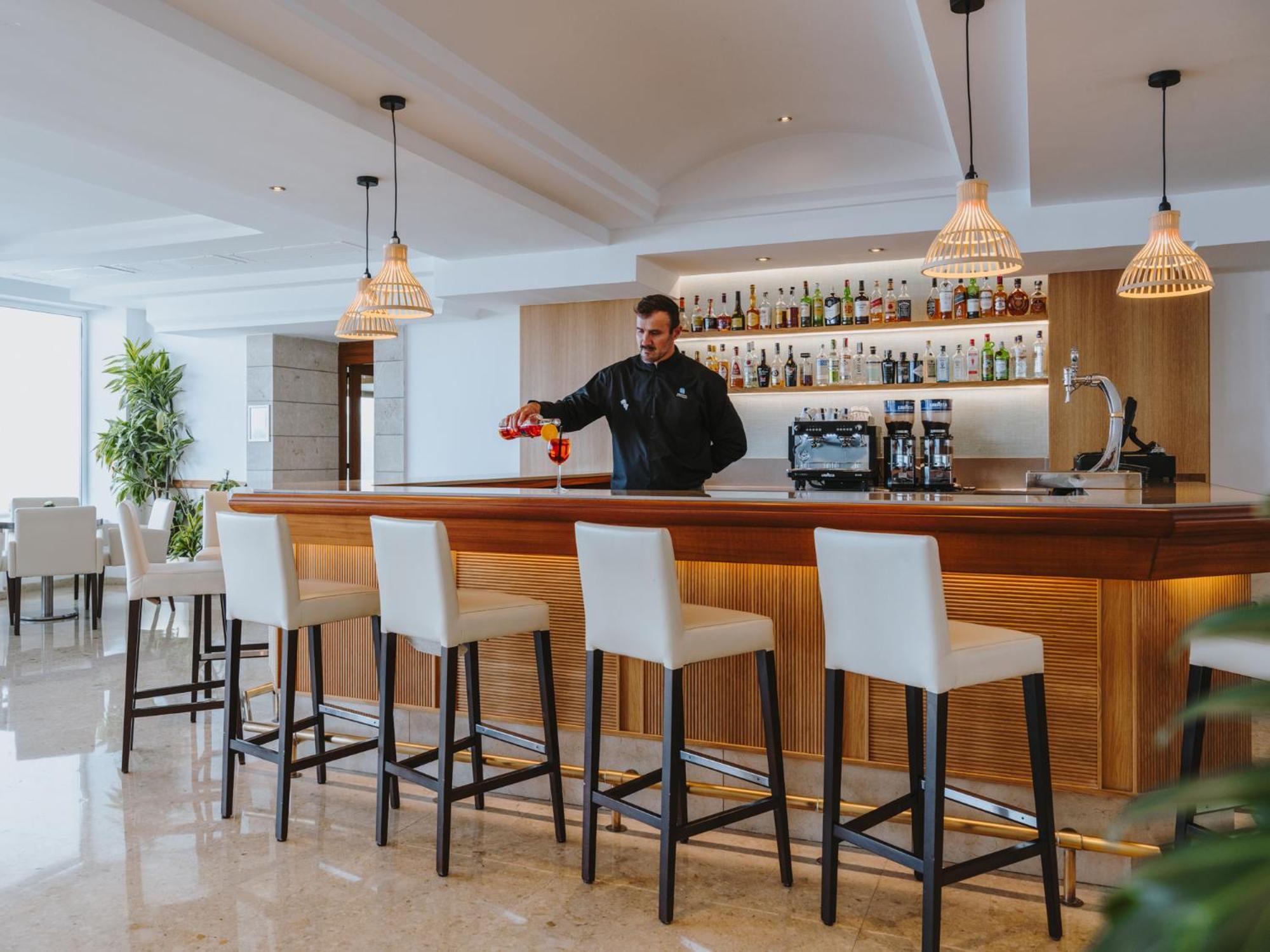Grupotel Aguait Resort & Spa - Adults Only カラ・ラトハダ エクステリア 写真
