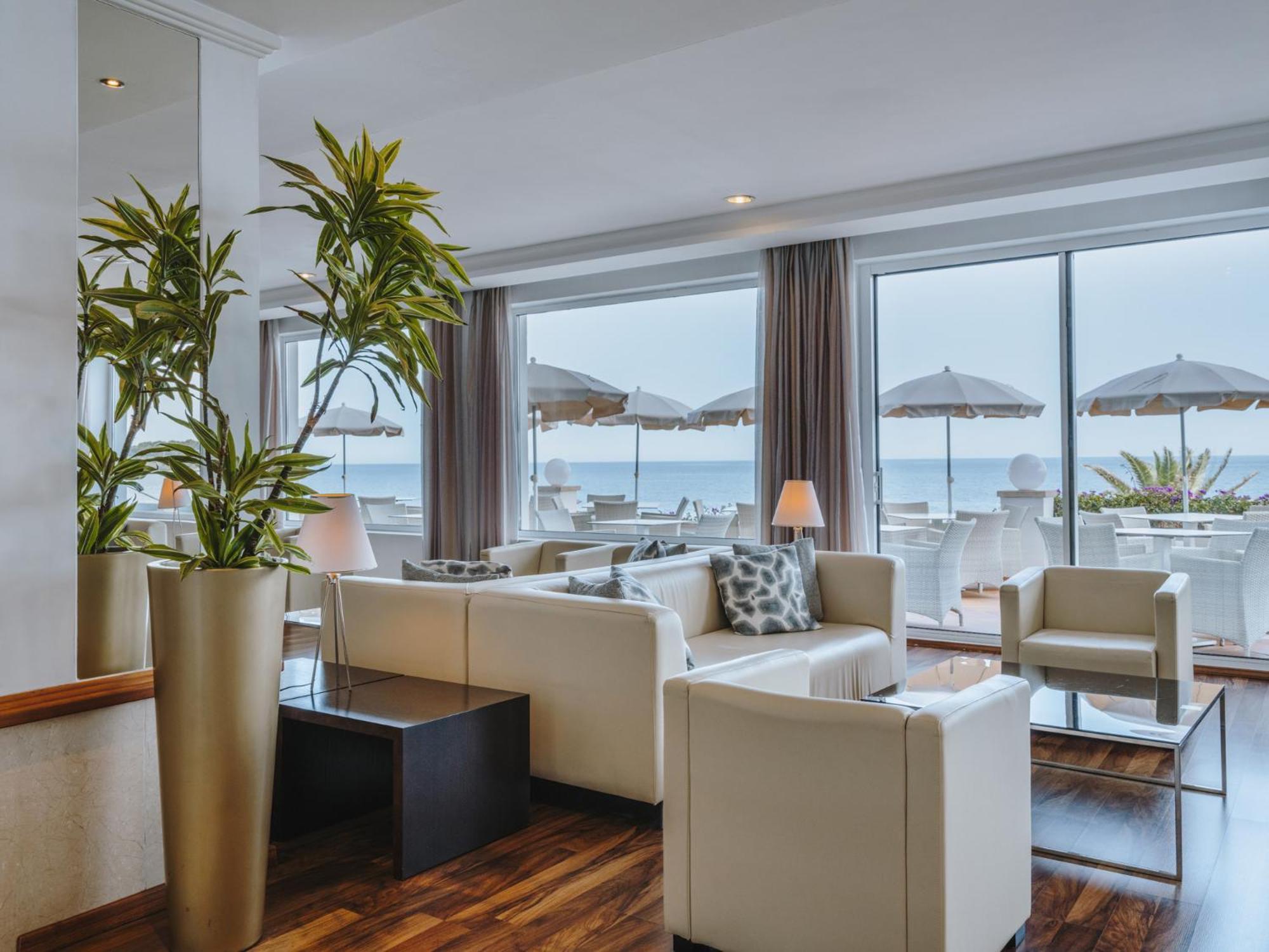 Grupotel Aguait Resort & Spa - Adults Only カラ・ラトハダ エクステリア 写真