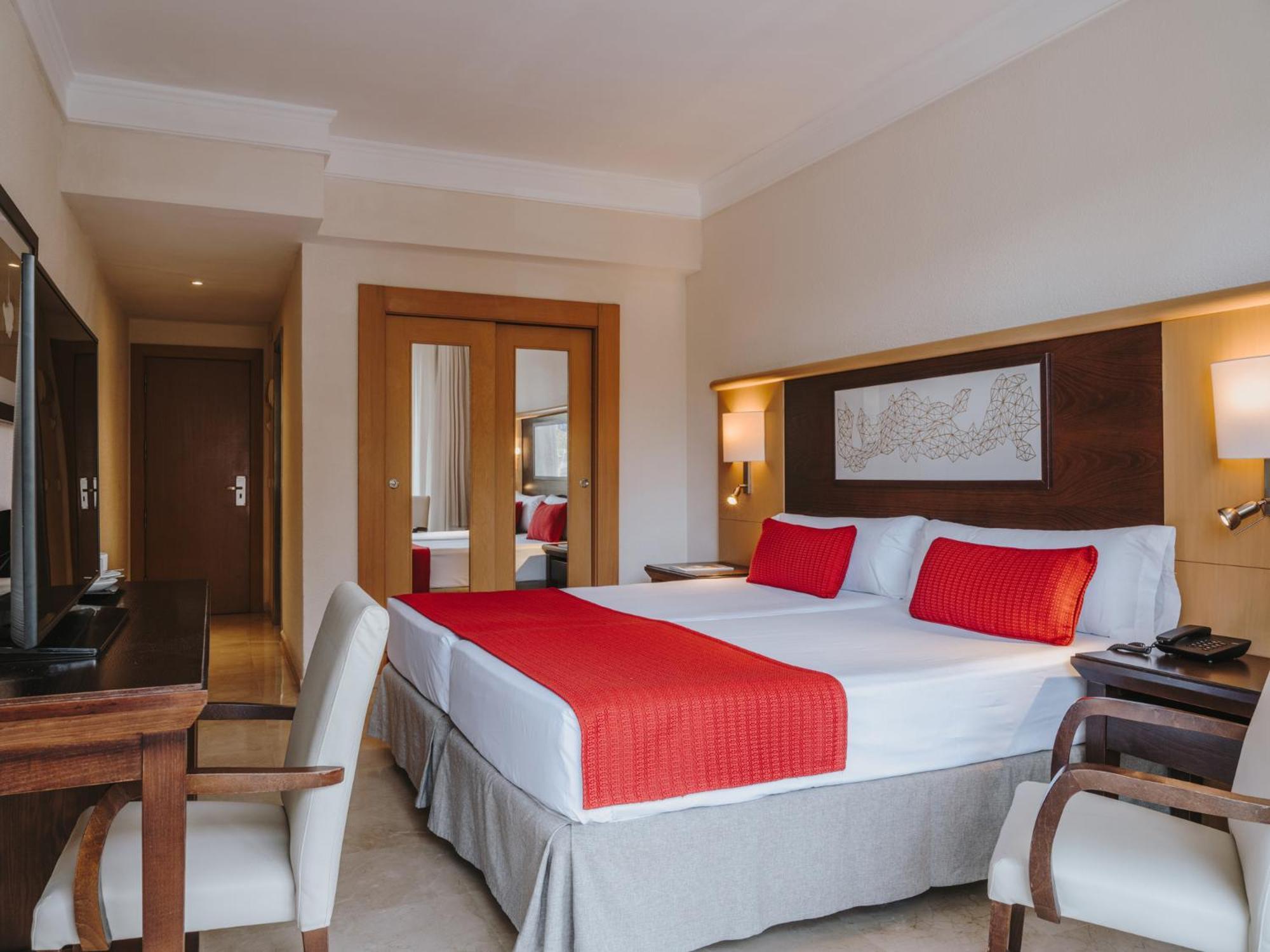 Grupotel Aguait Resort & Spa - Adults Only カラ・ラトハダ エクステリア 写真