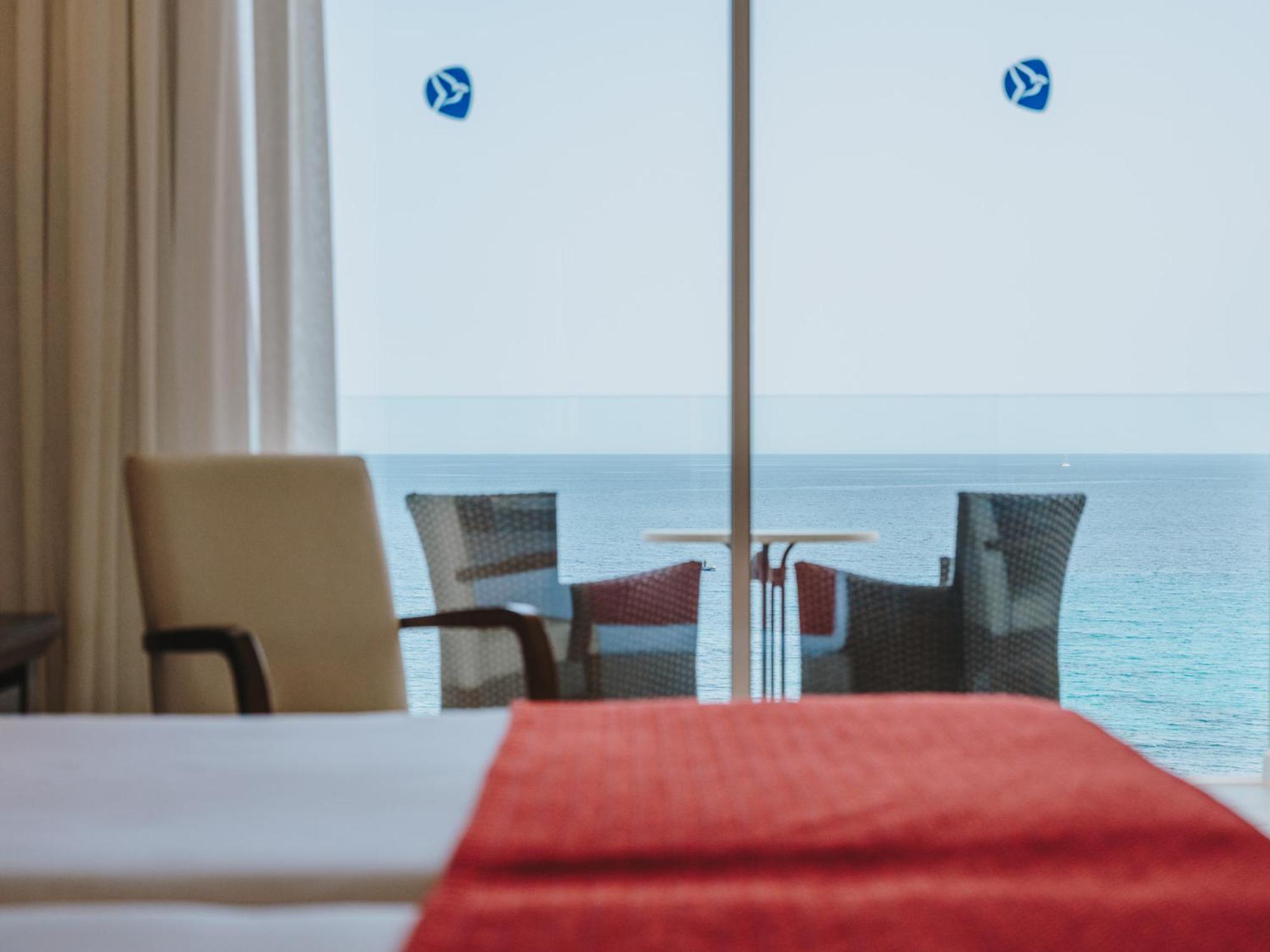 Grupotel Aguait Resort & Spa - Adults Only カラ・ラトハダ エクステリア 写真