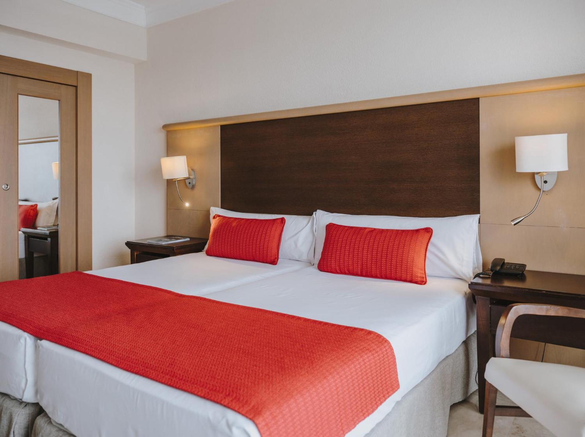 Grupotel Aguait Resort & Spa - Adults Only カラ・ラトハダ エクステリア 写真